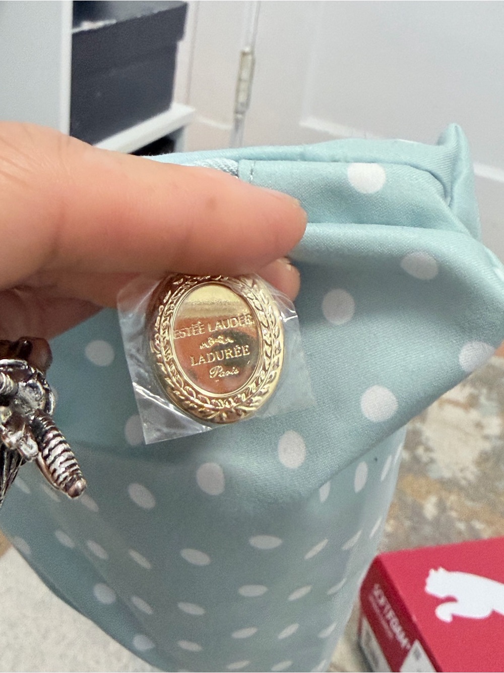 Brand New Estée Lauder Light Blue Polka Dot Cosmetic Pouch with Gold Emblem - Picture 5 of 7